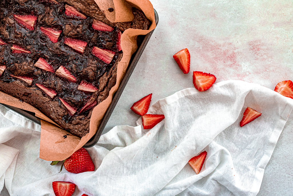 Pan of gluten free jammy strawberry brownies by Sisters Sans Gluten