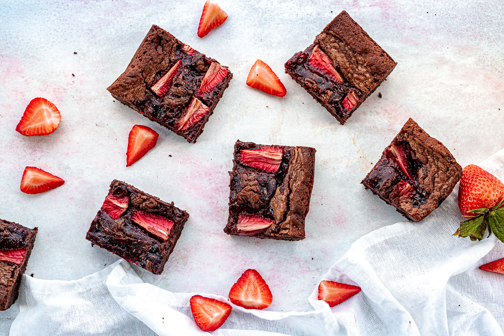 Individual gluten free strawberry brownies by Sisters Sans Gluten