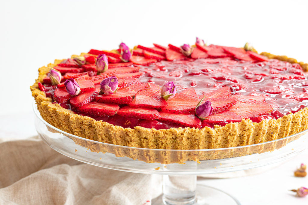 Rose strawberry cheesecake tart by Sisters Sans Gluten