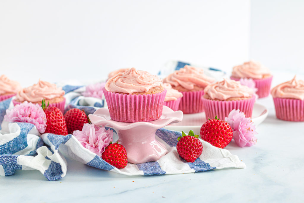 gluten free strawberry rhubarb cupcakes by Sisters Sans Gluten