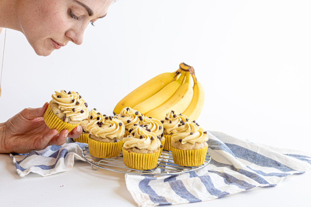 gluten free banana chocolate chip cupcakes by sisters sans gluten