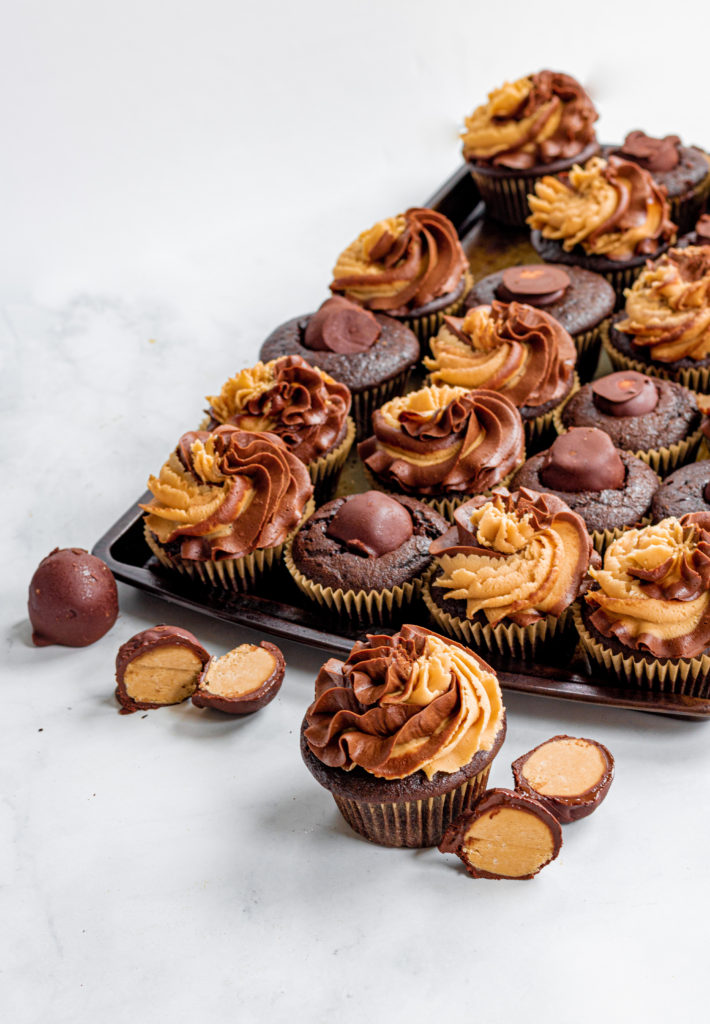 gluten free chocolate peanut butter cupcakes by Sisters Sans Gluten