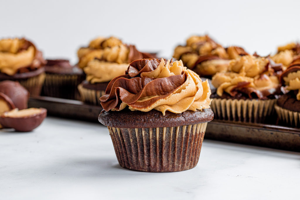 gluten free chocolate peanut butter cupcakes by Sisters Sans Gluten