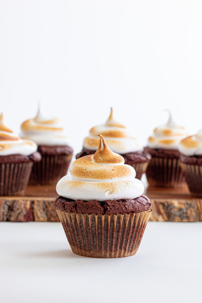 gluten free s'mores cupcakes by Sisters Sans Gluten