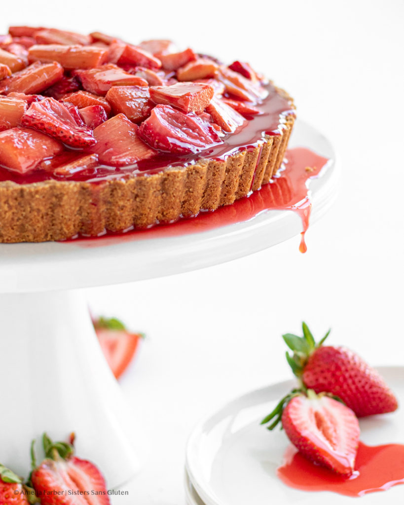 gluten free strawberry rhubarb tart by sisters sans gluten